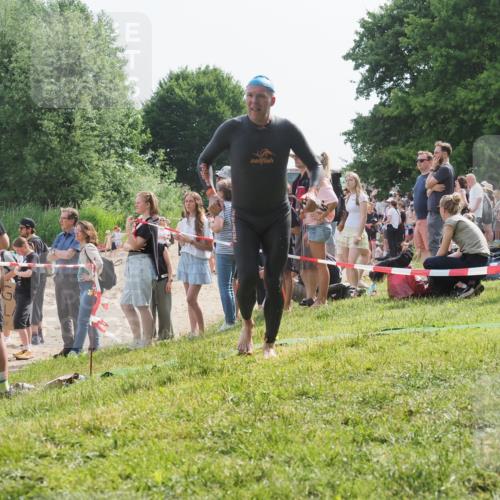 15.06.2025 - 27. Vierlanden-Triathlon KatJ http://msf.ph/oto/8009087 15.06.2025 10:07:24 Schwimmen 374, 383, 414, 431, 459 meine-sportfotos.de