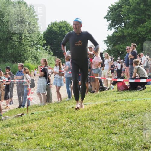 15.06.2025 - 27. Vierlanden-Triathlon KatJ http://msf.ph/oto/8009095 15.06.2025 10:07:24 Schwimmen 374, 383, 414, 431, 459 meine-sportfotos.de