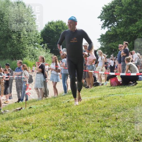 15.06.2025 - 27. Vierlanden-Triathlon KatJ http://msf.ph/oto/8009105 15.06.2025 10:07:24 Schwimmen 374, 383, 414, 431, 459 meine-sportfotos.de