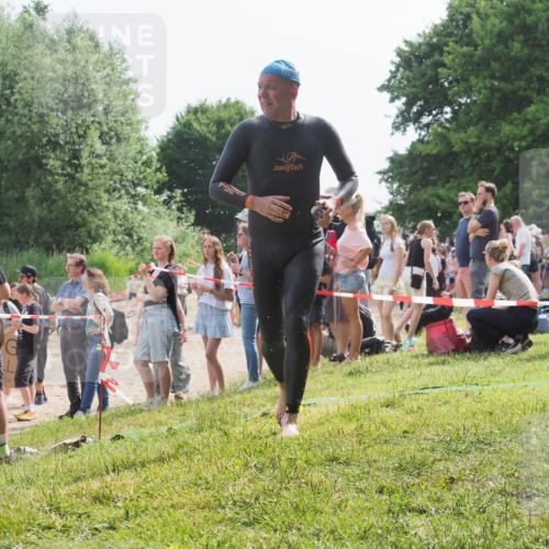 15.06.2025 - 27. Vierlanden-Triathlon KatJ http://msf.ph/oto/8009112 15.06.2025 10:07:24 Schwimmen 374, 383, 414, 431, 459 meine-sportfotos.de