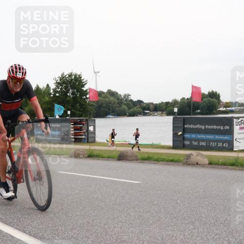 15.06.2025 - 27. Vierlanden-Triathlon H.Heesch http://msf.ph/oto/8009113 15.06.2025 10:52:29 Radfahren 269, 431, 468 meine-sportfotos.de