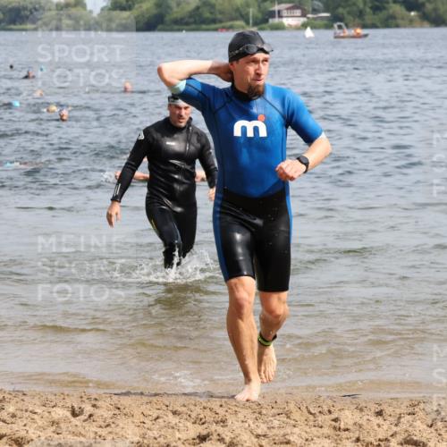 15.06.2025 - 27. Vierlanden-Triathlon Lena Gebhardt http://msf.ph/oto/8009125 15.06.2025 10:06:30 Schwimmen 394, 434, 440 meine-sportfotos.de
