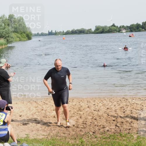 21.06.2025 - 27. Vierlanden-Triathlon MichiJ http://msf.ph/oto/8009126 15.06.2026 10:10:03 Schwimmen 466 meine-sportfotos.de