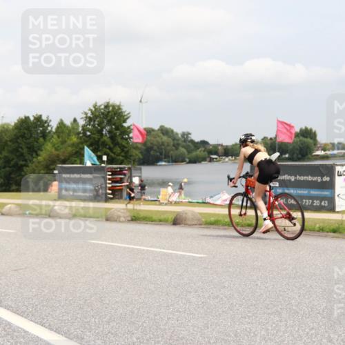 21.06.2025 - 27. Vierlanden-Triathlon H.Heesch http://msf.ph/oto/8009128 15.06.2025 12:20:11 Radfahren 709, 905, 922 meine-sportfotos.de