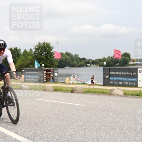 21.06.2025 - 27. Vierlanden-Triathlon H.Heesch http://msf.ph/oto/8009134 15.06.2025 12:20:14 Radfahren 709, 922 meine-sportfotos.de