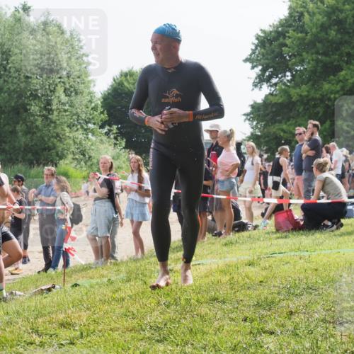 15.06.2025 - 27. Vierlanden-Triathlon KatJ http://msf.ph/oto/8009140 15.06.2025 10:07:25 Schwimmen 374, 383, 414, 431, 459 meine-sportfotos.de