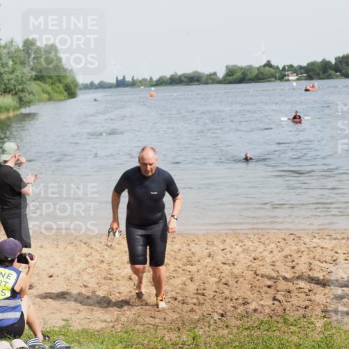 21.06.2025 - 27. Vierlanden-Triathlon MichiJ http://msf.ph/oto/8009151 15.06.2026 10:10:03 Schwimmen 466 meine-sportfotos.de