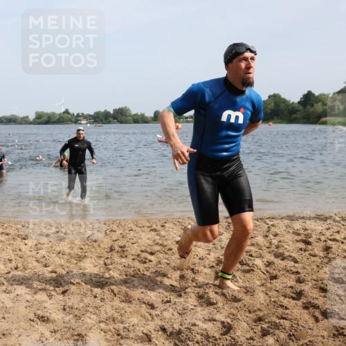 15.06.2025 - 27. Vierlanden-Triathlon Lena Gebhardt http://msf.ph/oto/8009152 15.06.2025 10:06:32 Schwimmen 394, 434, 440 meine-sportfotos.de