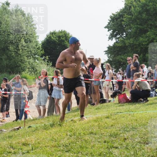 15.06.2025 - 27. Vierlanden-Triathlon KatJ http://msf.ph/oto/8009154 15.06.2025 10:07:26 Schwimmen 374, 383, 414, 431, 459 meine-sportfotos.de