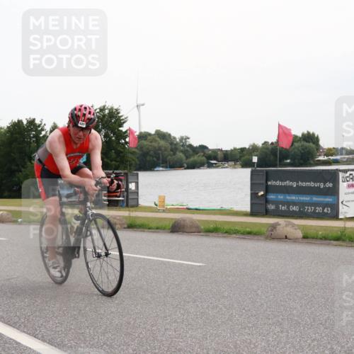 15.06.2025 - 27. Vierlanden-Triathlon H.Heesch http://msf.ph/oto/8009158 15.06.2025 10:52:51 Radfahren 429 meine-sportfotos.de
