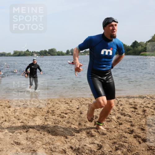 15.06.2025 - 27. Vierlanden-Triathlon Lena Gebhardt http://msf.ph/oto/8009163 15.06.2025 10:06:32 Schwimmen 394, 434, 440 meine-sportfotos.de