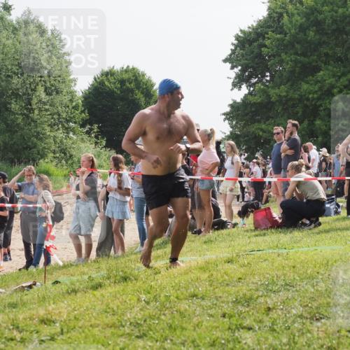 15.06.2025 - 27. Vierlanden-Triathlon KatJ http://msf.ph/oto/8009167 15.06.2025 10:07:27 Schwimmen 374, 383, 414, 431, 459 meine-sportfotos.de