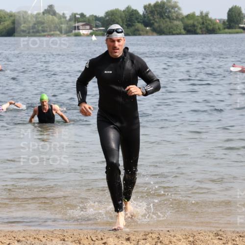 15.06.2025 - 27. Vierlanden-Triathlon Lena Gebhardt http://msf.ph/oto/8009169 15.06.2025 10:06:33 Schwimmen 394, 434, 440 meine-sportfotos.de