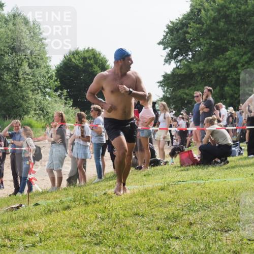 15.06.2025 - 27. Vierlanden-Triathlon KatJ http://msf.ph/oto/8009181 15.06.2025 10:07:27 Schwimmen 374, 383, 414, 431, 459 meine-sportfotos.de