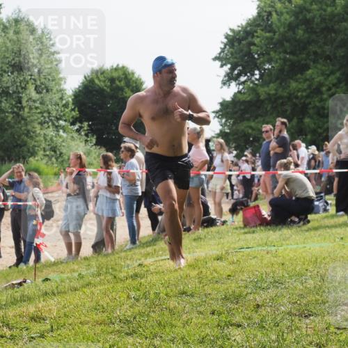 15.06.2025 - 27. Vierlanden-Triathlon KatJ http://msf.ph/oto/8009195 15.06.2025 10:07:27 Schwimmen 374, 383, 414, 431, 459 meine-sportfotos.de
