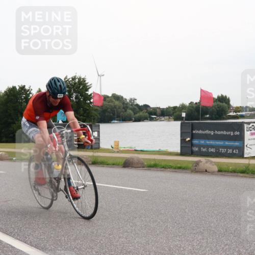 15.06.2025 - 27. Vierlanden-Triathlon H.Heesch http://msf.ph/oto/8009208 15.06.2025 10:53:04 Radfahren 399, 615 meine-sportfotos.de