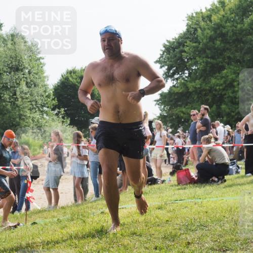 15.06.2025 - 27. Vierlanden-Triathlon KatJ http://msf.ph/oto/8009222 15.06.2025 10:07:28 Schwimmen 374, 383, 391, 414, 431, 459 meine-sportfotos.de
