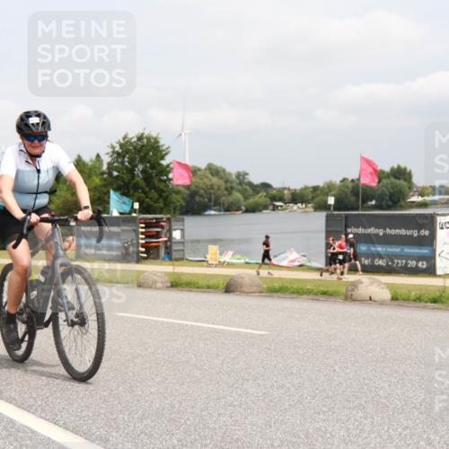 21.06.2025 - 27. Vierlanden-Triathlon H.Heesch http://msf.ph/oto/8009244 15.06.2025 12:22:28 Radfahren 706, 883 meine-sportfotos.de