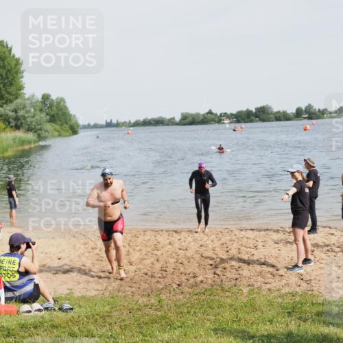 21.06.2025 - 27. Vierlanden-Triathlon MichiJ http://msf.ph/oto/8009250 15.06.2026 10:10:21 Schwimmen 417, 444 meine-sportfotos.de