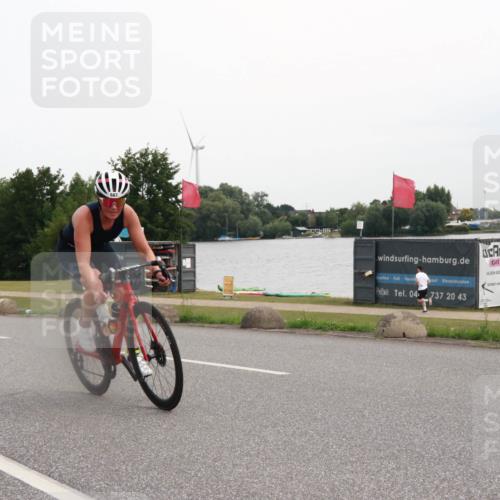 15.06.2025 - 27. Vierlanden-Triathlon H.Heesch http://msf.ph/oto/8009257 15.06.2025 10:53:11 Radfahren 247, 391, 399, 587 meine-sportfotos.de