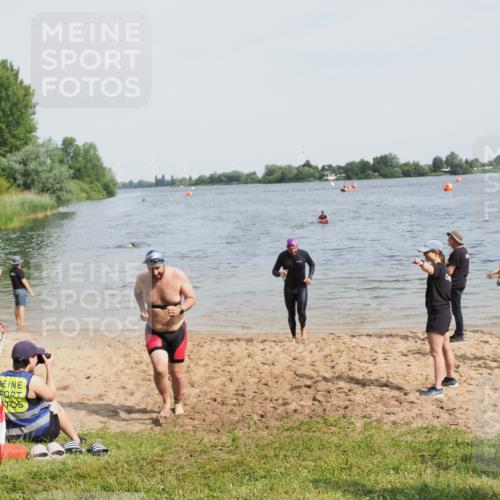 21.06.2025 - 27. Vierlanden-Triathlon MichiJ http://msf.ph/oto/8009265 15.06.2026 10:10:22 Schwimmen 417, 444 meine-sportfotos.de
