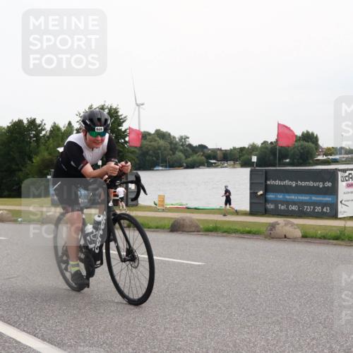 15.06.2025 - 27. Vierlanden-Triathlon H.Heesch http://msf.ph/oto/8009274 15.06.2025 10:53:16 Radfahren 391, 587, 609 meine-sportfotos.de