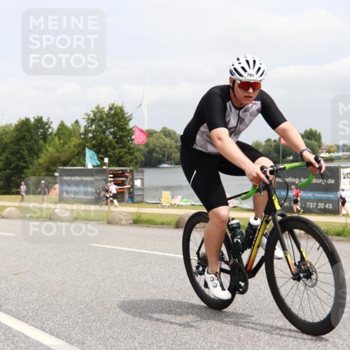21.06.2025 - 27. Vierlanden-Triathlon H.Heesch http://msf.ph/oto/8009278 15.06.2025 12:22:42 Radfahren 657, 701 meine-sportfotos.de