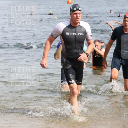 15.06.2025 - 27. Vierlanden-Triathlon Lena Gebhardt http://msf.ph/oto/8009287 15.06.2025 10:06:38 Schwimmen 367, 386, 388, 423, 434, 440, 441, 457 meine-sportfotos.de