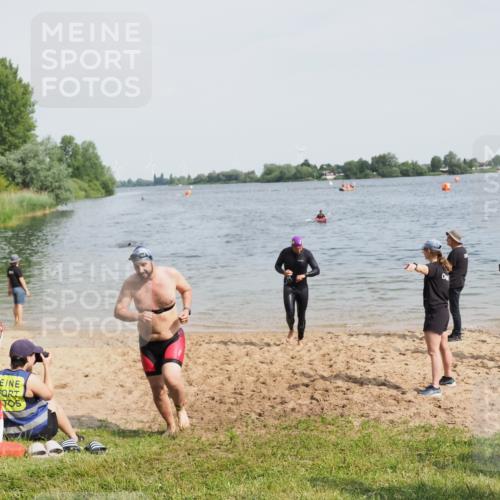 21.06.2025 - 27. Vierlanden-Triathlon MichiJ http://msf.ph/oto/8009293 15.06.2026 10:10:22 Schwimmen 417, 444 meine-sportfotos.de