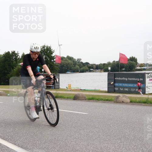 15.06.2025 - 27. Vierlanden-Triathlon H.Heesch http://msf.ph/oto/8009305 15.06.2025 10:53:39 Radfahren 70, 181, 201, 290 meine-sportfotos.de