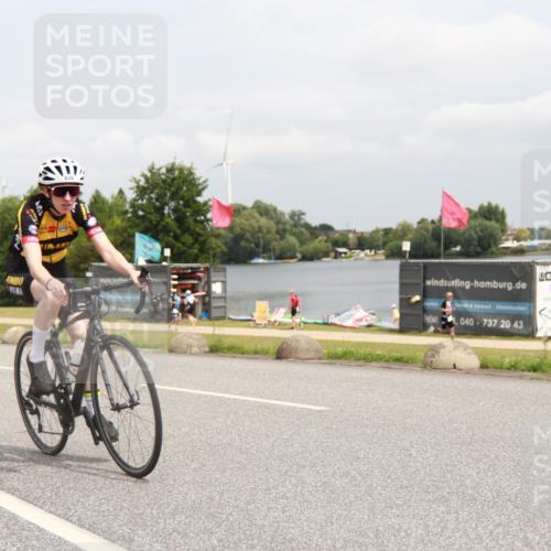21.06.2025 - 27. Vierlanden-Triathlon H.Heesch http://msf.ph/oto/8009308 15.06.2025 12:22:48 Radfahren 657, 701, 886, 894 meine-sportfotos.de