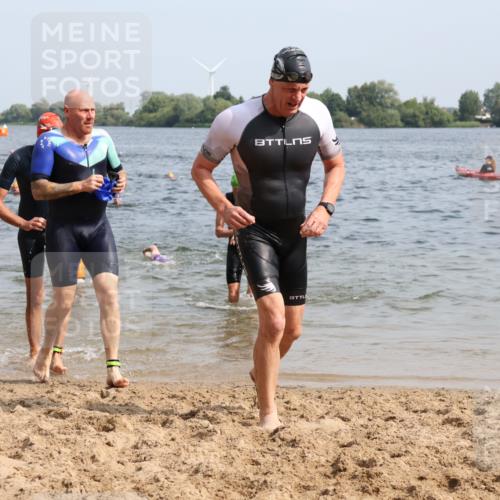 15.06.2025 - 27. Vierlanden-Triathlon Lena Gebhardt http://msf.ph/oto/8009322 15.06.2025 10:06:41 Schwimmen 367, 386, 388, 396, 423, 434, 440, 441, 457 meine-sportfotos.de
