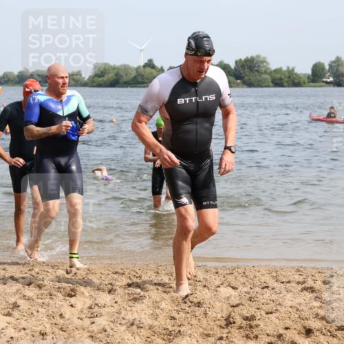 15.06.2025 - 27. Vierlanden-Triathlon Lena Gebhardt http://msf.ph/oto/8009328 15.06.2025 10:06:41 Schwimmen 367, 386, 388, 396, 423, 434, 440, 441, 457 meine-sportfotos.de