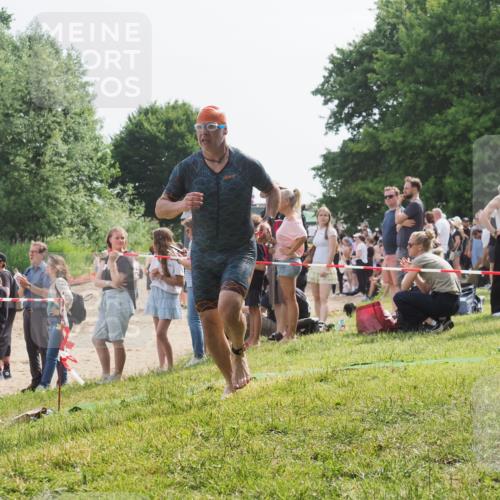 15.06.2025 - 27. Vierlanden-Triathlon KatJ http://msf.ph/oto/8009332 15.06.2025 10:07:30 Schwimmen 374, 391, 414, 431 meine-sportfotos.de