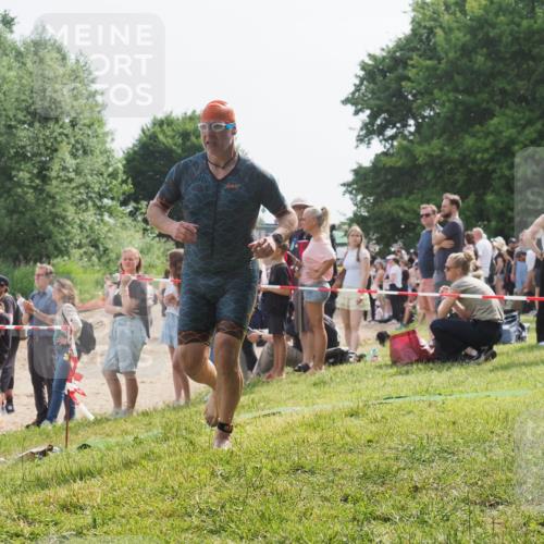 15.06.2025 - 27. Vierlanden-Triathlon KatJ http://msf.ph/oto/8009346 15.06.2025 10:07:30 Schwimmen 374, 391, 414, 431 meine-sportfotos.de