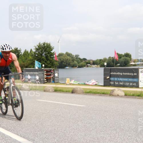 21.06.2025 - 27. Vierlanden-Triathlon H.Heesch http://msf.ph/oto/8009349 15.06.2025 12:23:47 Radfahren 803, 840 meine-sportfotos.de