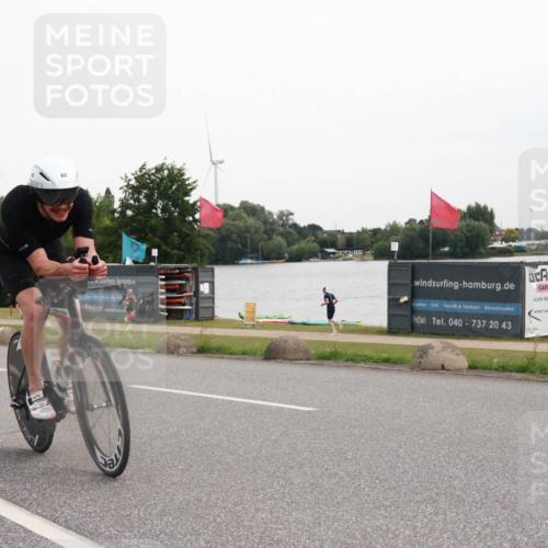 15.06.2025 - 27. Vierlanden-Triathlon H.Heesch http://msf.ph/oto/8009350 15.06.2025 10:53:49 Radfahren 60, 525 meine-sportfotos.de