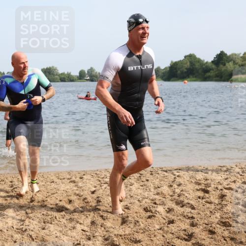 15.06.2025 - 27. Vierlanden-Triathlon Lena Gebhardt http://msf.ph/oto/8009355 15.06.2025 10:06:43 Schwimmen 367, 386, 388, 396, 423, 440, 441, 457 meine-sportfotos.de