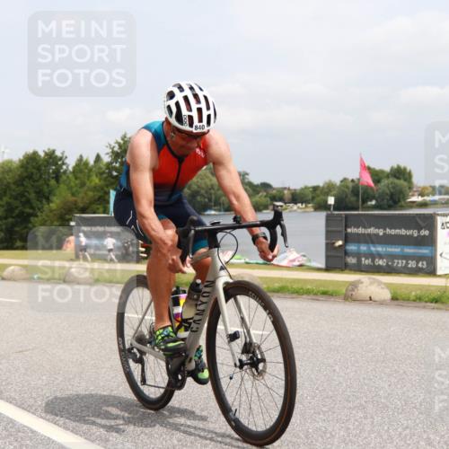 21.06.2025 - 27. Vierlanden-Triathlon H.Heesch http://msf.ph/oto/8009356 15.06.2025 12:23:47 Radfahren 803, 840 meine-sportfotos.de