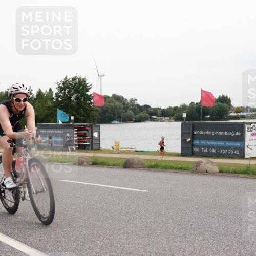 15.06.2025 - 27. Vierlanden-Triathlon H.Heesch http://msf.ph/oto/8009357 15.06.2025 10:53:51 Radfahren 60, 525 meine-sportfotos.de