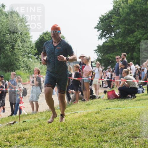 15.06.2025 - 27. Vierlanden-Triathlon KatJ http://msf.ph/oto/8009359 15.06.2025 10:07:30 Schwimmen 374, 391, 414, 431 meine-sportfotos.de