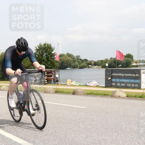 21.06.2025 - 27. Vierlanden-Triathlon H.Heesch http://msf.ph/oto/8009362 15.06.2025 12:23:58 Radfahren 681, 762 meine-sportfotos.de