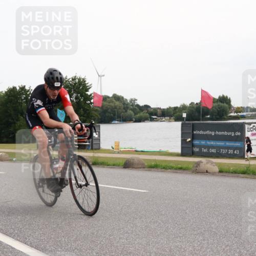 15.06.2025 - 27. Vierlanden-Triathlon H.Heesch http://msf.ph/oto/8009363 15.06.2025 10:54:02 Radfahren 157 meine-sportfotos.de