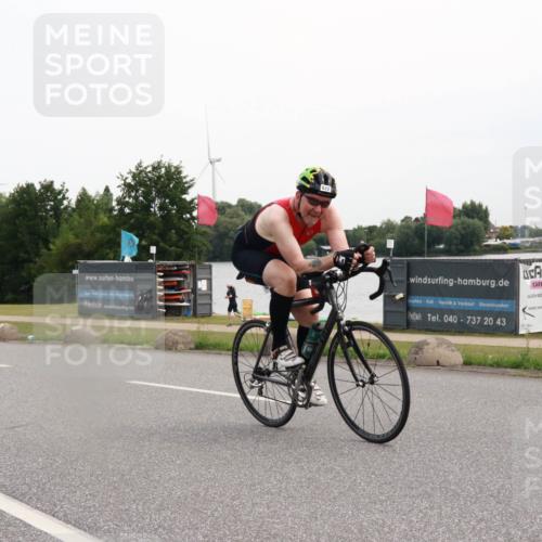 15.06.2025 - 27. Vierlanden-Triathlon H.Heesch http://msf.ph/oto/8009371 15.06.2025 10:54:06 Radfahren 85, 157, 362, 509, 622 meine-sportfotos.de