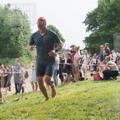 15.06.2025 - 27. Vierlanden-Triathlon KatJ http://msf.ph/oto/8009372 15.06.2025 10:07:31 Schwimmen 374, 379, 391, 414, 431 meine-sportfotos.de