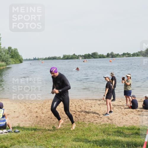 21.06.2025 - 27. Vierlanden-Triathlon MichiJ http://msf.ph/oto/8009373 15.06.2026 10:10:26 Schwimmen 417, 444 meine-sportfotos.de