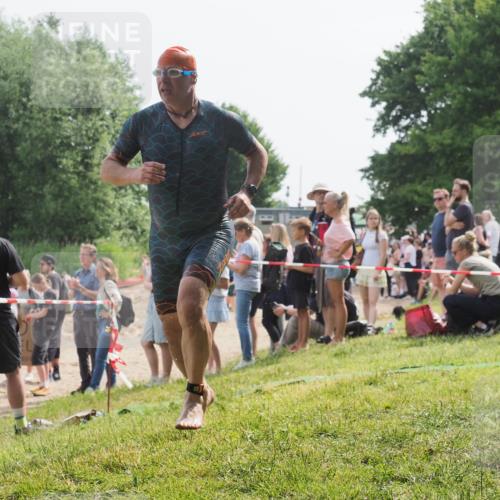 15.06.2025 - 27. Vierlanden-Triathlon KatJ http://msf.ph/oto/8009378 15.06.2025 10:07:31 Schwimmen 374, 379, 391, 414, 431 meine-sportfotos.de