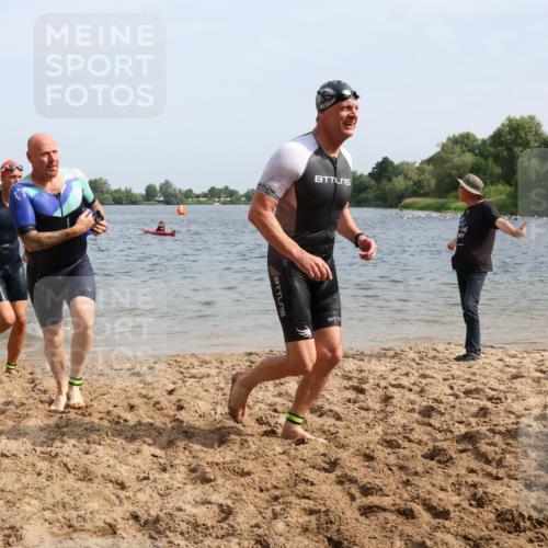 15.06.2025 - 27. Vierlanden-Triathlon Lena Gebhardt http://msf.ph/oto/8009379 15.06.2025 10:06:43 Schwimmen 367, 386, 388, 396, 423, 440, 441, 457 meine-sportfotos.de