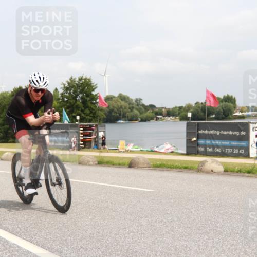 21.06.2025 - 27. Vierlanden-Triathlon H.Heesch http://msf.ph/oto/8009381 15.06.2025 12:24:06 Radfahren 658, 762, 871 meine-sportfotos.de