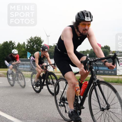 15.06.2025 - 27. Vierlanden-Triathlon H.Heesch http://msf.ph/oto/8009382 15.06.2025 10:54:06 Radfahren 85, 157, 362, 509, 622 meine-sportfotos.de
